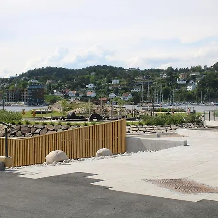 Spektakulaer 4-roms Leilighet I Sjofront, Med Fantastiske Solforhold Og Utsikt Utover Tromoysund Og Mot Byen * Arendal