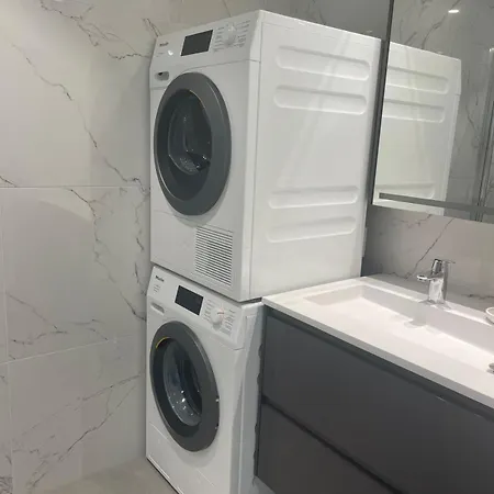 Apartamento Spektakulaer 4-roms Leilighet I Sjofront, Med Fantastiske Solforhold Og Utsikt Utover Tromoysund Og Mot Byen *