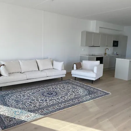 Spektakulaer 4-roms Leilighet I Sjofront, Med Fantastiske Solforhold Og Utsikt Utover Tromoysund Og Mot Byen Apartamento Arendal