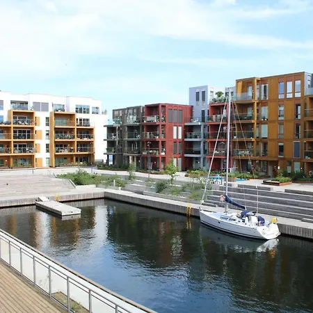Spektakulaer 4-roms Leilighet I Sjofront, Med Fantastiske Solforhold Og Utsikt Utover Tromoysund Og Mot Byen