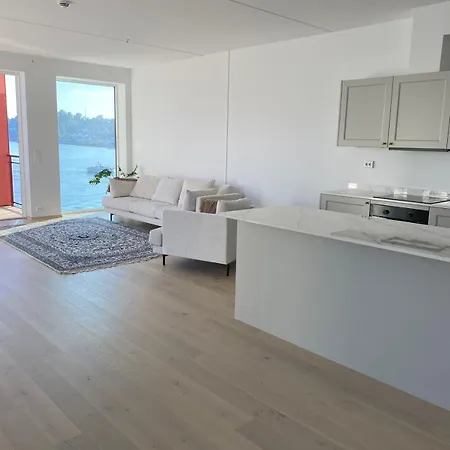 Apartamento Spektakulaer 4-roms Leilighet I Sjofront, Med Fantastiske Solforhold Og Utsikt Utover Tromoysund Og Mot Byen Arendal